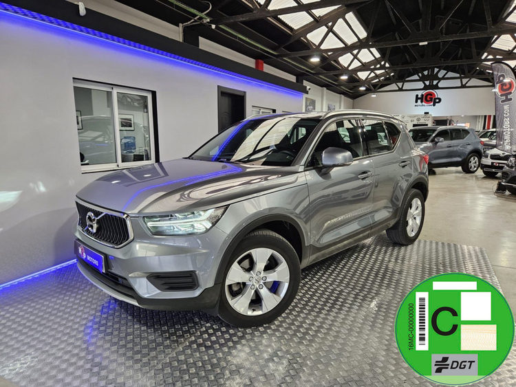 Volvo XC40 Momentum AWD foto miniatura