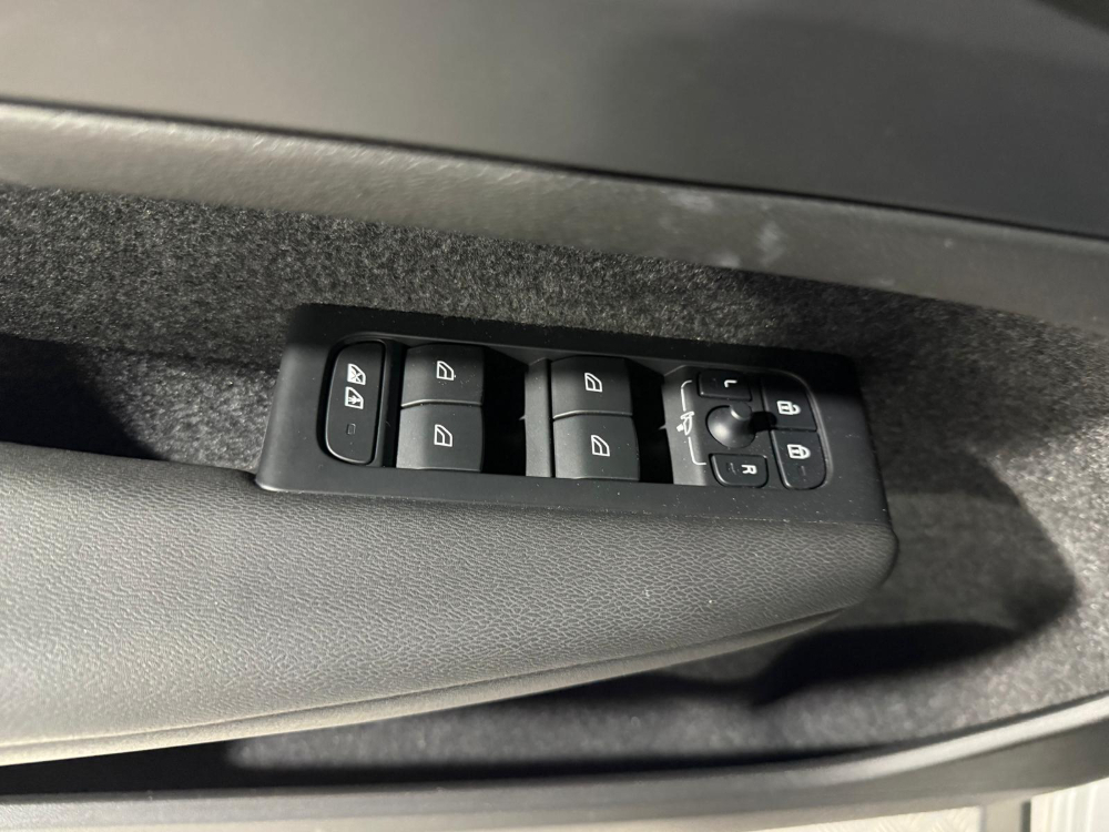 Volvo XC40 Core Recharge Plug-In Hybrid 2WD foto 17