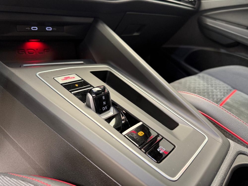 Volkswagen GTI CLUBSPORT GTI CLUBSPORT 2.0 TSI (300CV) 45 ANIVERSARIO foto 17